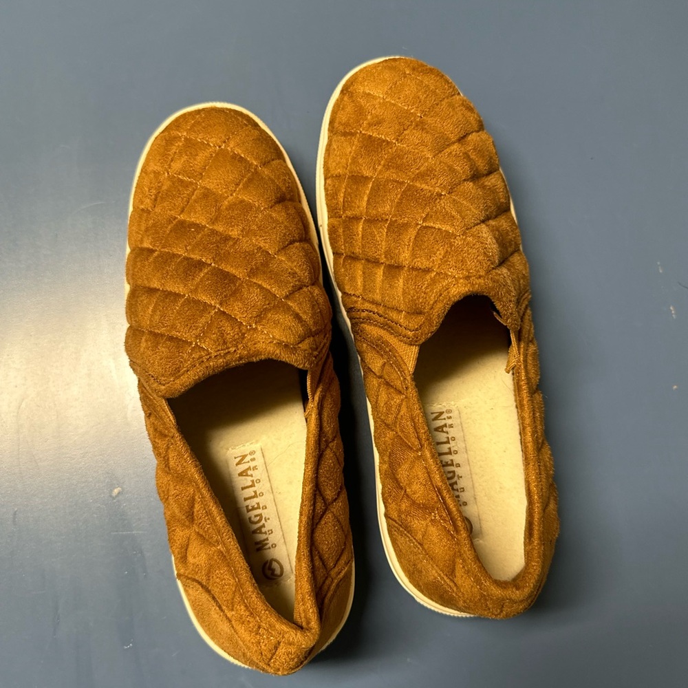 Magellan Outdoors Tan Quilted Slip-Ons